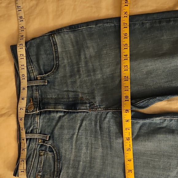 Levi's 724 High Rise Straight Leg Crop Jeans Mid Blue Wash Size 28 - Picture 11 of 17